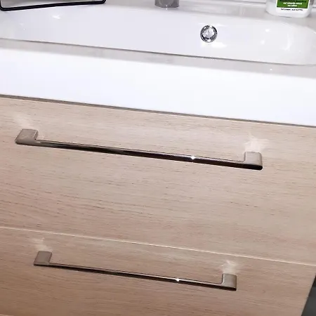 - 2 Pieces, Casier A Ski, Pres Des Bus - Fr-1-517-62