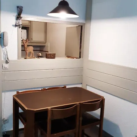 - 2 Pieces, Casier A Ski, Pres Des Bus - Fr-1-517-62 * Chamonix